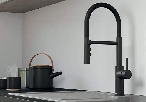 SW24 - Catris S Flexo mattschwarz (525793) eingebaut in Musterküche